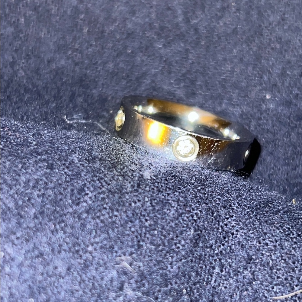 Elegant Silver Ring with Diamond Accents